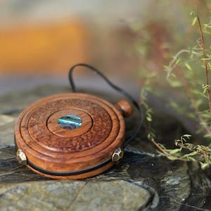 Diffusers: Aromatherapy Rimu Wood and Paua Shell Diffuser