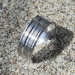 Products: Men's Silver Titanium Ring Edge Classic - NZ NATIVE WOOD RINGS