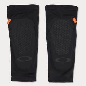Bike Protection: Oakley All Mountain D30 Elbow Guards