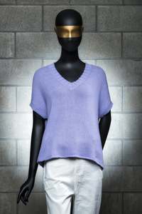 Knitwear: Textured V Top