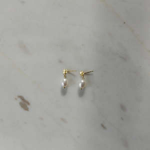 PEARLY DAISY DAY STUDS  - Sophie