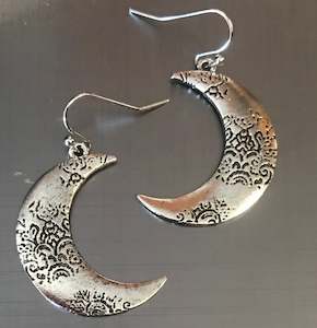 Earrings: Earrings half moon