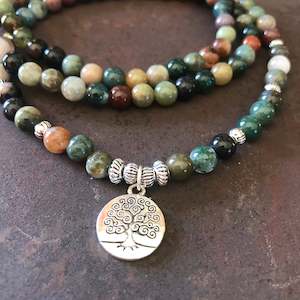 Necklaces: Crystal necklace tree