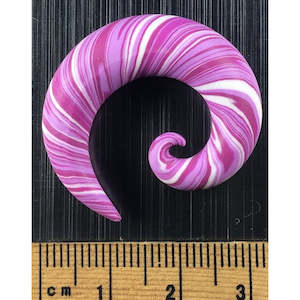 Ear Stretcher: Nr F808 Spiral ear gauge 8mm
