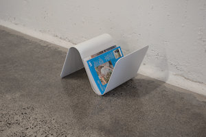 Half Wavy - Magazine/Book Stand