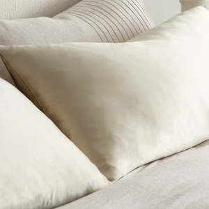 New: Silk Pillowcase Champagne