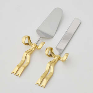 Utensils: Bowtiful Cake Servers