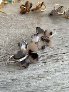 Sale: Blonde Tortoiseshell Blooms on Silver Hoops