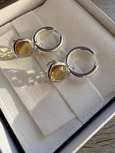 Metals And Pearls: Glass Cushion Hoops Silver/Yellow