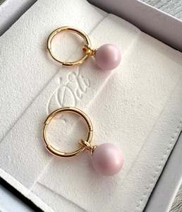 The Odi Edit: Baby Pink Pearl Rounds Gold Hoops
