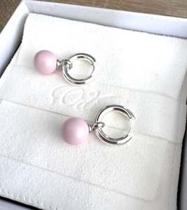 The Odi Edit: Baby Pink Pearl Rounds On Silver Hoops