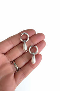 The Odi Edit: Pearl Droplet Hoops