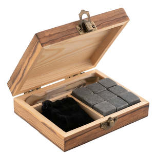 Frontpage: Nine Granite Whisky Stones Wooden Case Set