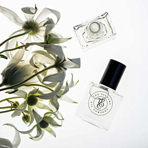 Make Up: The Perfume Oil Company - GHOST - inspired by Mojave Ghost