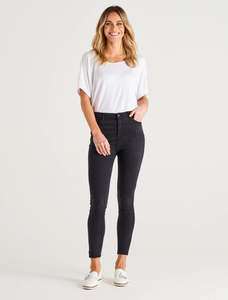 Betty Basics Essential Jeans - Black