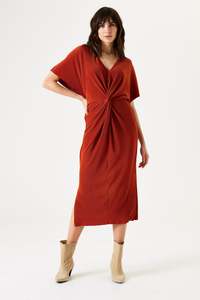 Garcia Aw25 February March: Garcia Pleated Midi Dress - Picante