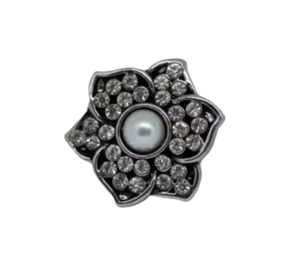 Products: 20 mm Lovely White Flower Snap