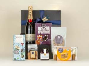 Gifts Over 200: Champagne and Treats Gift Hamper