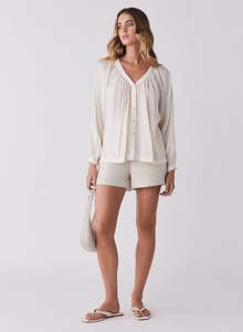 Lifestyle: Esmaee - Panoramic Blouse - Vanilla