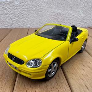 Car Scale 1 43: 1/43 Mercedes-Benz SLK320 Classic Car Model