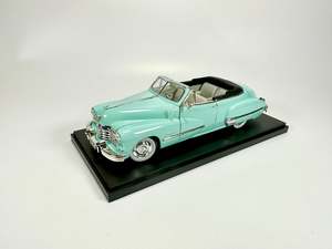 SIGNATURE 1/32 Cadillac Series 62 1974 Classic Car Model