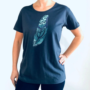 Women: Wild Kiwi Women’s Tee – Feather