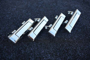 Frontpage: Landcruiser 60 series door handle set genuine *NEW