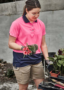 Pants Shorts: Womens Essential Stretch Cargo Short ZS735