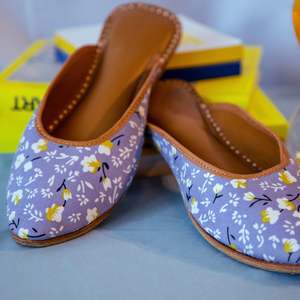 Everyday Elegance: Wild Daisy (Mule)