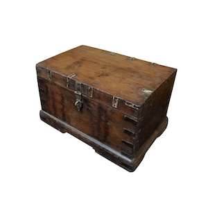 Blanket Chest Bench: Vintage Chest | Trunk