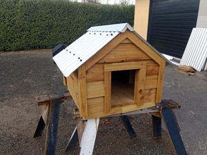 Products: Small/Medium Dog Kennel solid durable and Solid Woodnbits