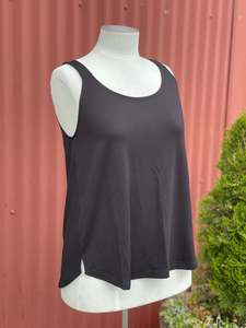 Curved Hem Singlet Black