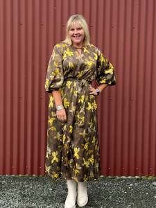 Frontpage: Wild Orchid Shift Dress