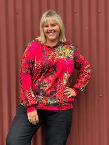 Frontpage: Sweatshirt -She walks in Colour