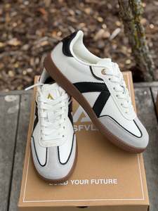 Elite Classic - White Black DK Gum