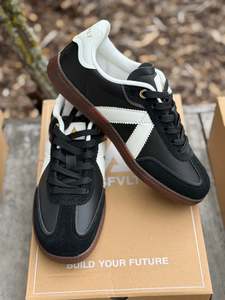 Elite Classic - Black/White Dk Gum