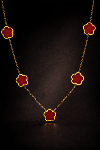 Onyx Clover Necklace – Red