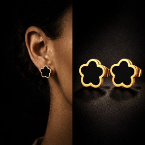 Onyx Clover Stud Earrings – Black