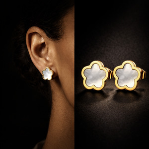 Onyx Clover Stud Earrings – White