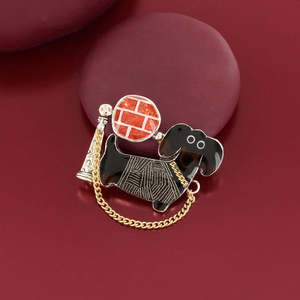 Taratata Pas Bouger! Brooch W25-06205-10M