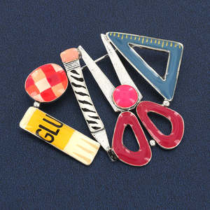 Taratata Gomme (Eraser) Brooch W25-03203-10M