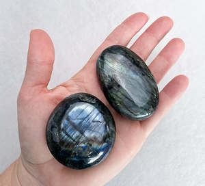 Sagittarius Season Crystals: Labradorite Palm Stone | Intuition