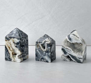 Crystals: Quartz Druzy on Black Rhyolite Tower | Harmonising