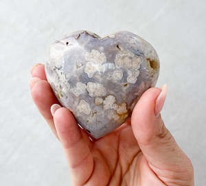 Crystals: Flower Agate Heart | Manifestation