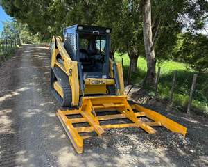 Skid Steer Attachments 1: ANGLED LEVELLING BAR - Skid Steer Coupler