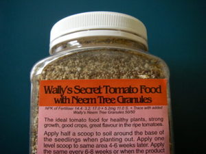 AA Deals: Tomato Food with Neem 750gm