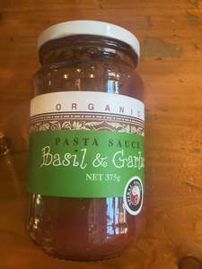 Basil and garlic pasta sauce