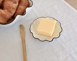 Table: Moulin Ceramic Plate | Ivory & Black | Small