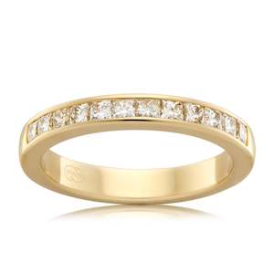 Womens Wedding Rings: Women's Medium Yellow Gold Princess Cut Diamond Wedding Ring