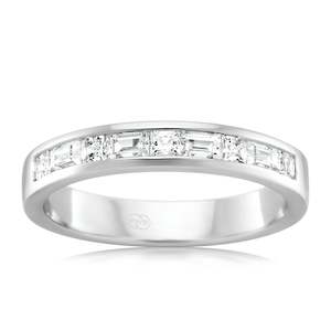 Women's Medium White Gold Alternate Diamond Wedding Ring